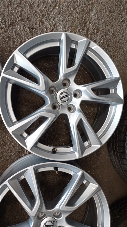  5x108 lyukosztású 7,5JJ 18" használt (gyári felni) alufelni 4. kép