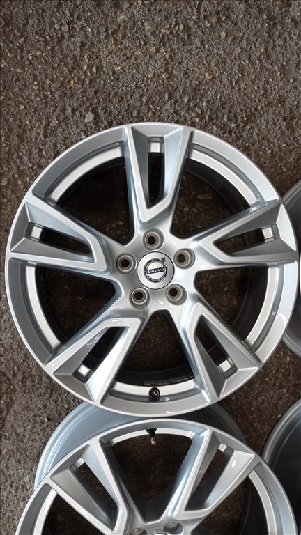  5x108 lyukosztású 7,5JJ 18" használt (gyári felni) alufelni 5. kép