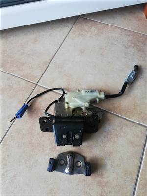 Honda civic 7 gen.  csomagtartó zár