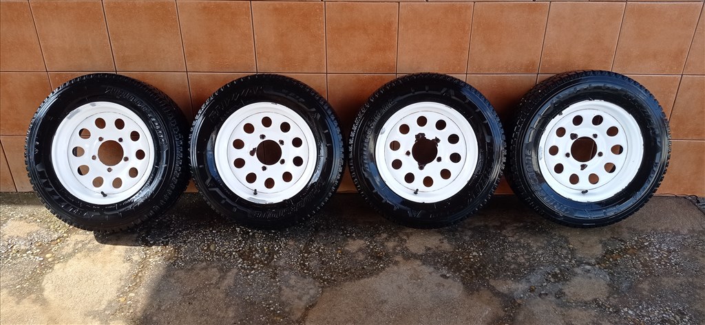 SUZUKI VITARA 15" LEMEZFELNI NÈGYÈVSZAKOS 205/70R15C GUMIVAL OLCSÒN!!! 1. kép