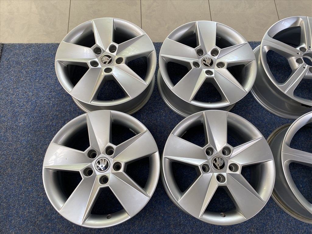 (3636) Skoda 16 gyári alufelni felni, 5x112, Octavia 2. kép