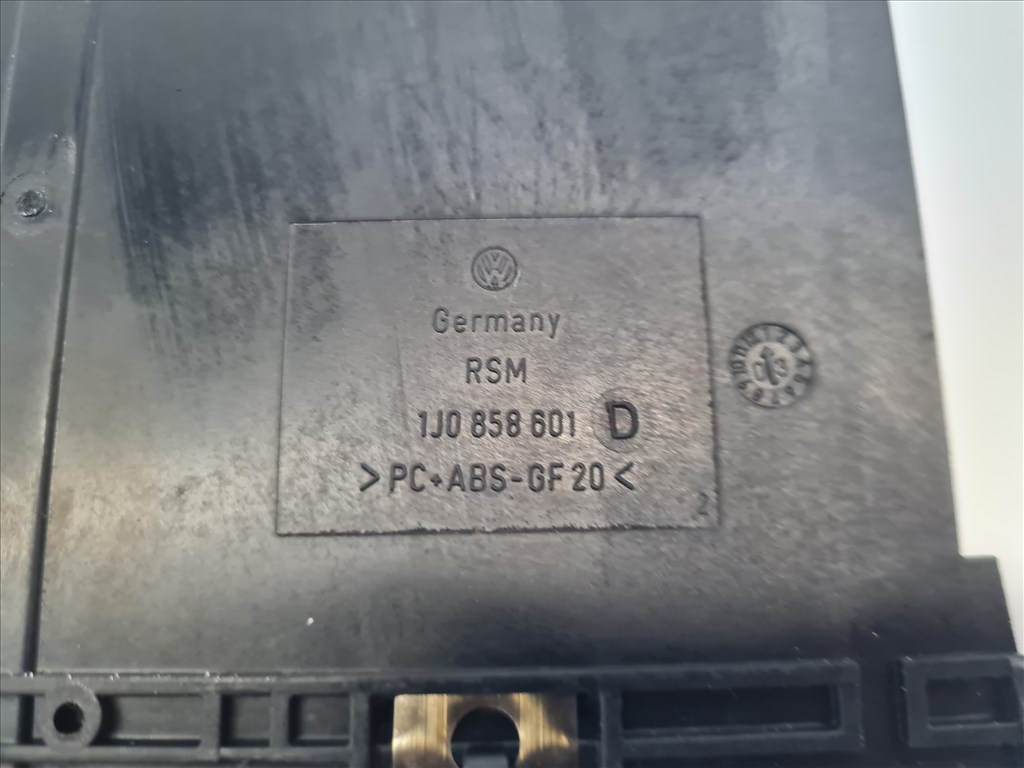Volkswagen Golf IV első pohártartó (20763) 1j0858601d 10. kép