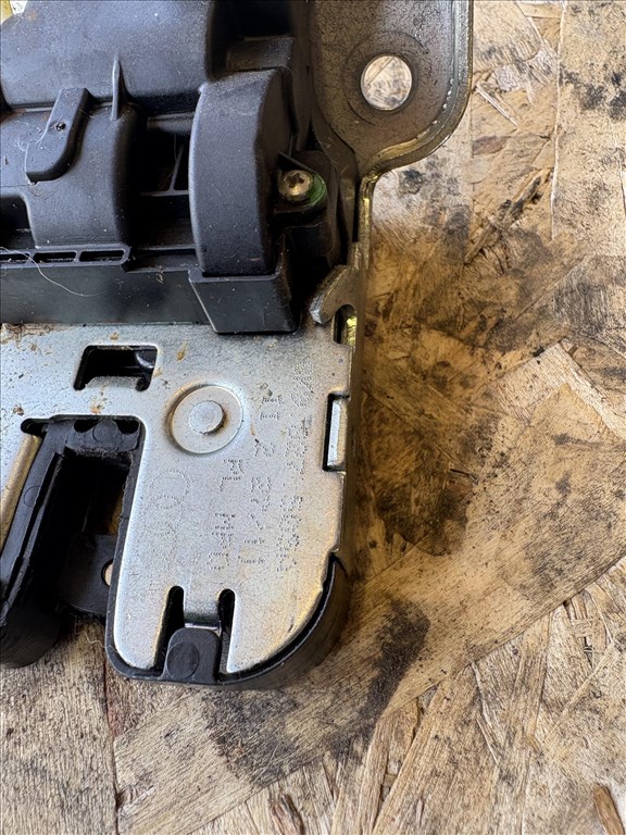 Audi A1 (8X) Csomagtér ajtó zár 8k9807509a 1. kép