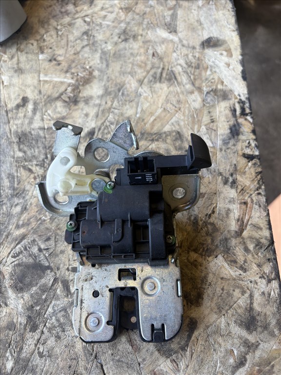 Audi A1 (8X) Csomagtér ajtó zár 8k9807509a 2. kép