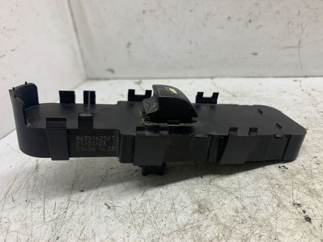 PEUGEOT 307 Jobb első Ablakemelő Kapcsoló 5. kép