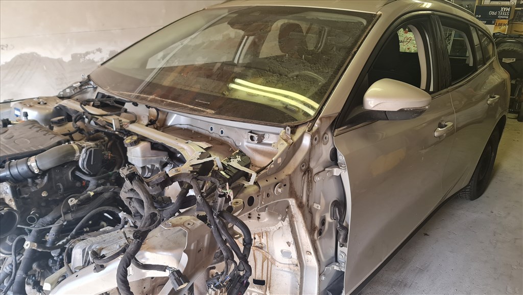 Ford Focus Mk4 bontott alkatrészei 4. kép