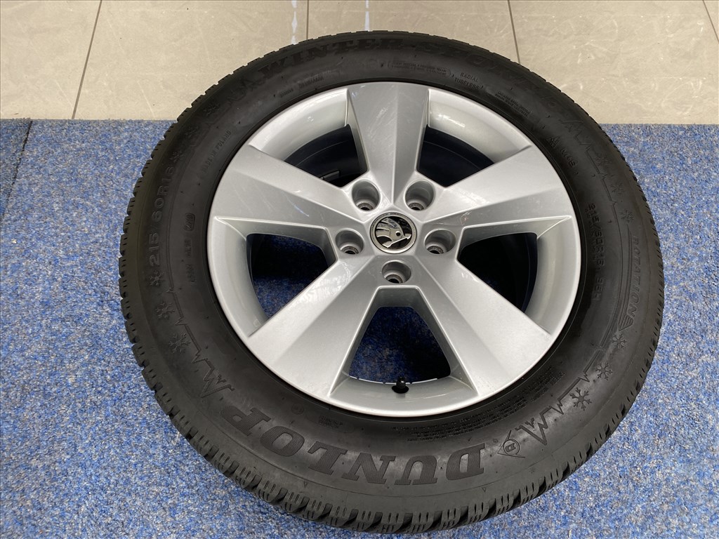 (3251)  Skoda 16 gyári alufelni felni, 5x112, 215/60 gumi, Superb 2. kép
