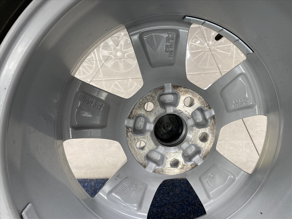 (3251)  Skoda 16 gyári alufelni felni, 5x112, 215/60 gumi, Superb 4. kép