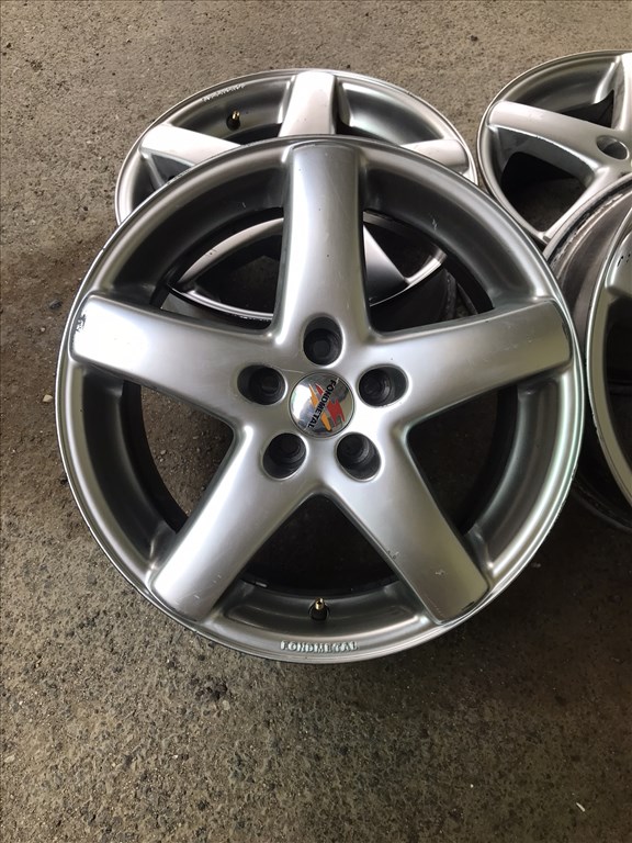  5x100 lyukosztású 7JJ 16" újszerű Fondmetal alufelni VW , GOLF IV, Bora, Audi A3(2003-ig) 2. kép