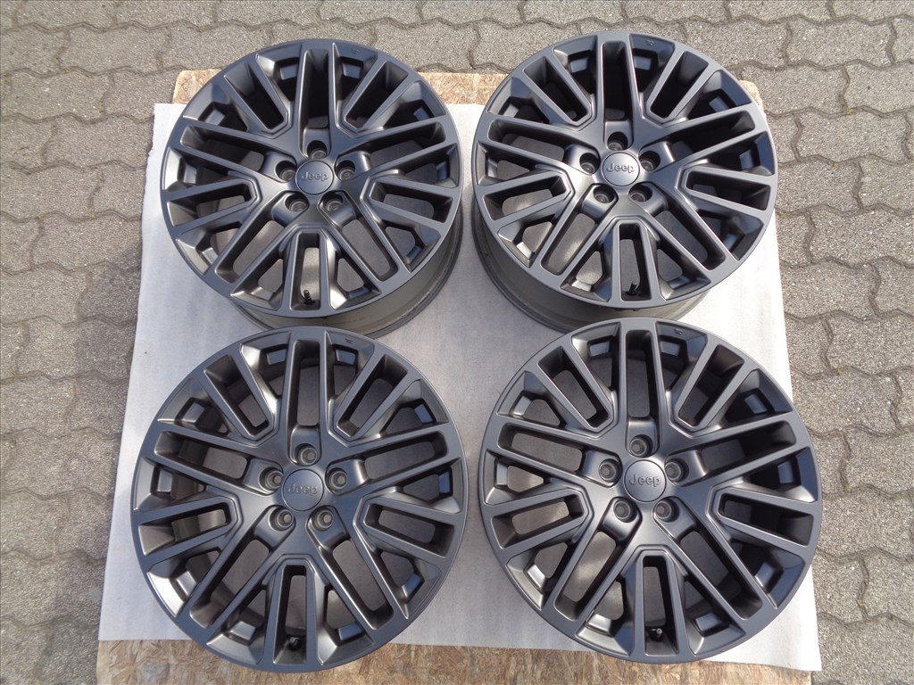 Jepp Gyári alufelni 19-es, 5×110-es osztóval, szenzorral szép állapotban eladó.  1. kép