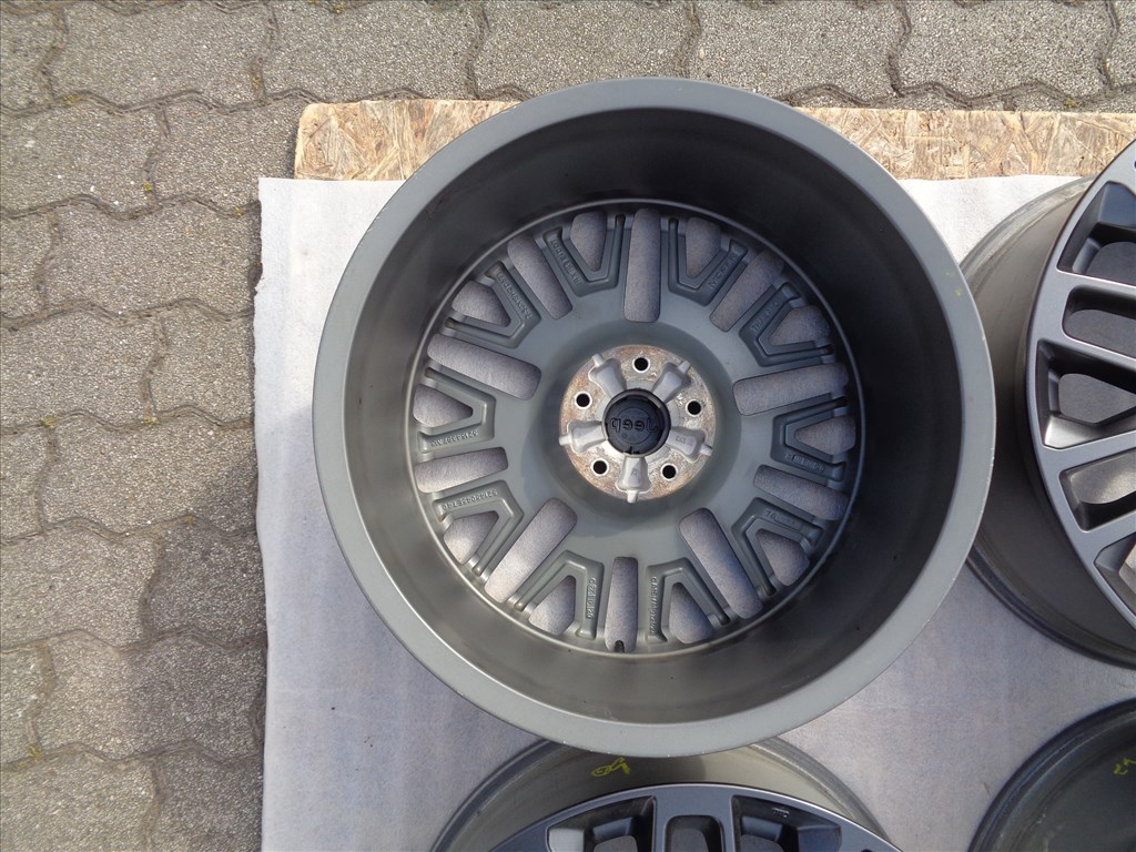 Jepp Gyári alufelni 19-es, 5×110-es osztóval, szenzorral szép állapotban eladó.  6. kép