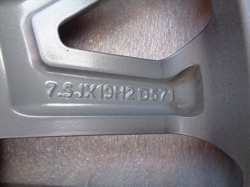 Jepp Gyári alufelni 19-es, 5×110-es osztóval, szenzorral szép állapotban eladó.  7. kép