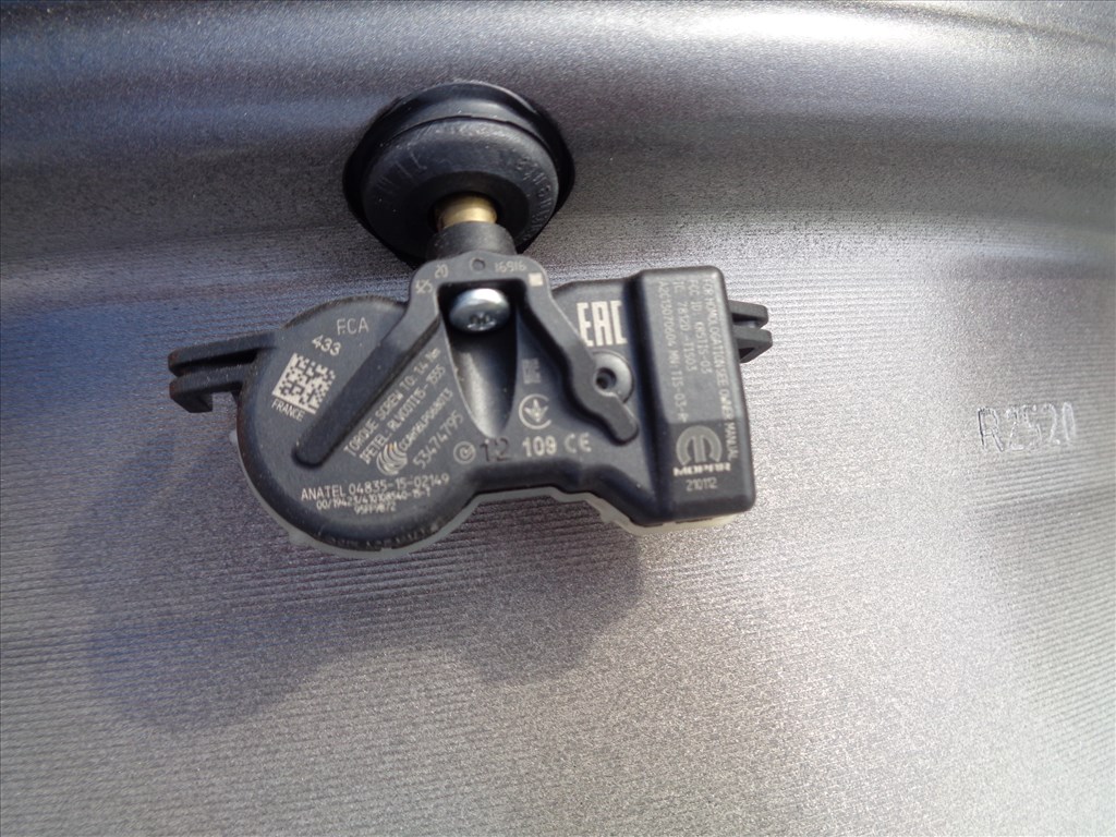 Jepp Gyári alufelni 19-es, 5×110-es osztóval, szenzorral szép állapotban eladó.  9. kép