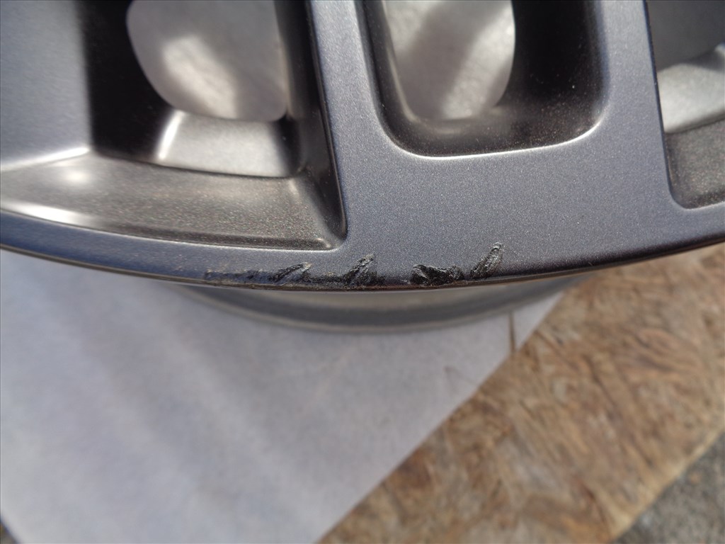 Jepp Gyári alufelni 19-es, 5×110-es osztóval, szenzorral szép állapotban eladó.  12. kép