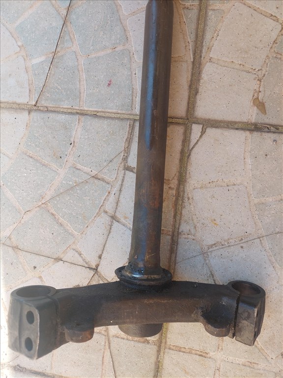 Aprillia Atlantik 500 kormany  T szár 1. kép