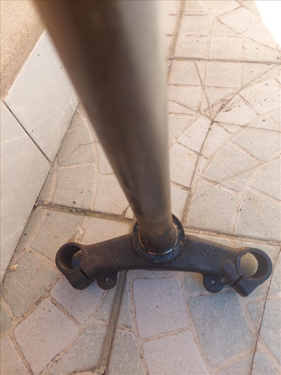 Aprillia Atlantik 500 kormany  T szár 2. kép