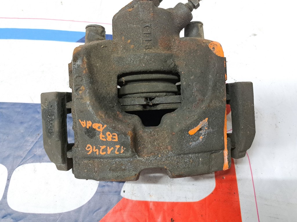 BMW E81 E82 E87 E88 E90 E91 E92 E93 54/24 jobb elsõ féknyereg fék nyereg konzol  1. kép