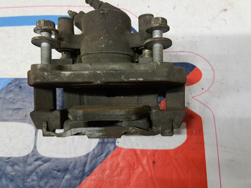 BMW E81 E82 E87 E88 E90 E91 E92 E93 54/24 jobb elsõ féknyereg fék nyereg konzol  3. kép