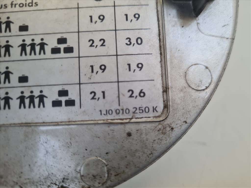 Volkswagen Golf IV tankajtó LB7Z (20726) 1j6809857d 1j0010250k 8. kép