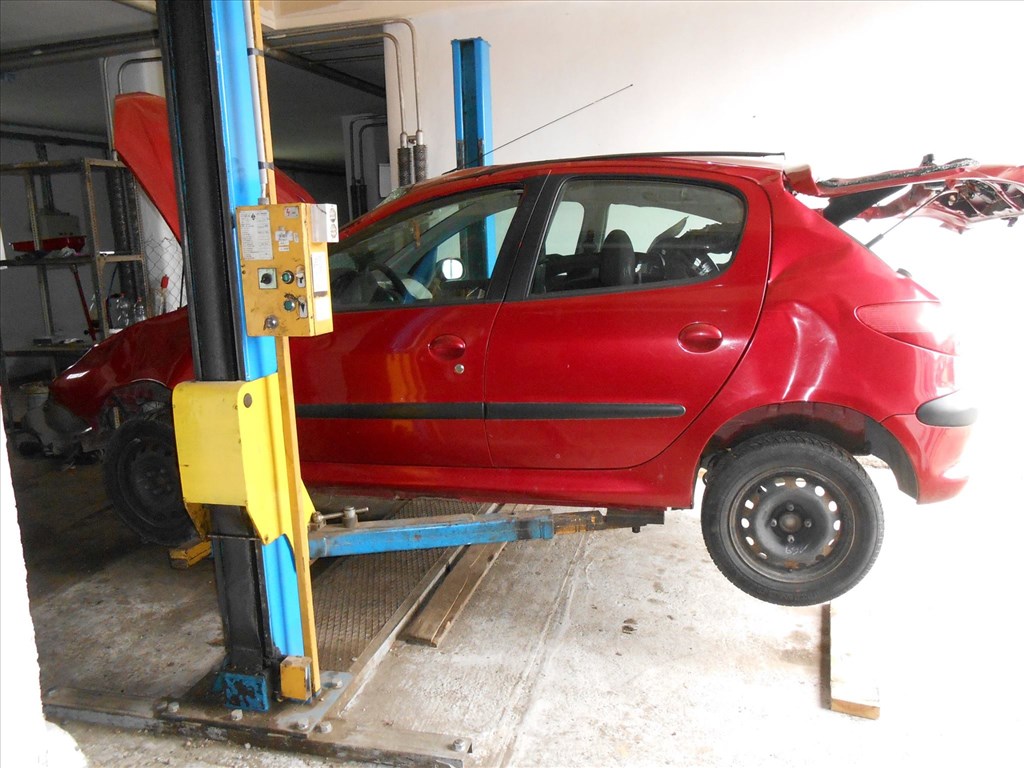 Peugeot 206 Ferdehátú (2A/C) 1.1 i 2. hátsó embléma 1. kép