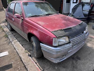 Opel Kadett 2.0i bontott alkatrészei