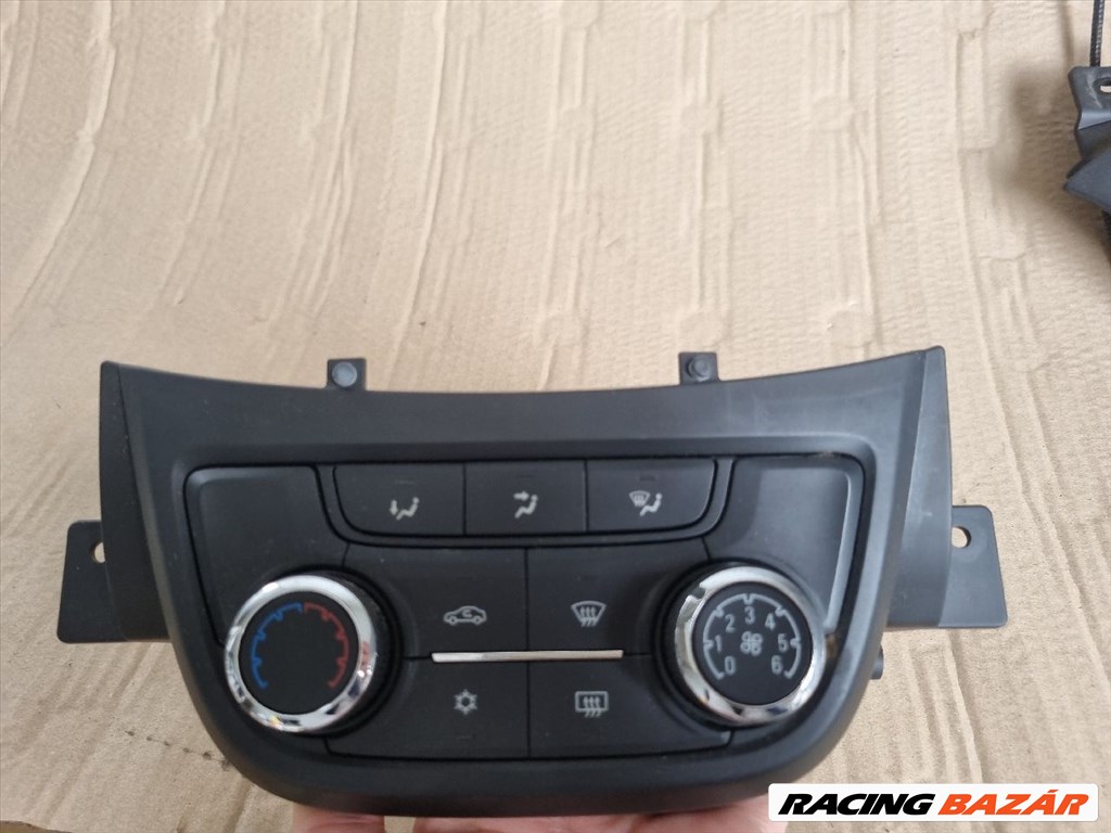 Opel Zafira C Fűtéskapcsoló Digit Klímás 39081561 , A2C1134790001 , 1561 39081561-1561 1. kép