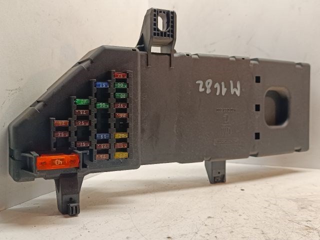 OPEL VECTRA C Biztosítéktábla Utastér 2. kép