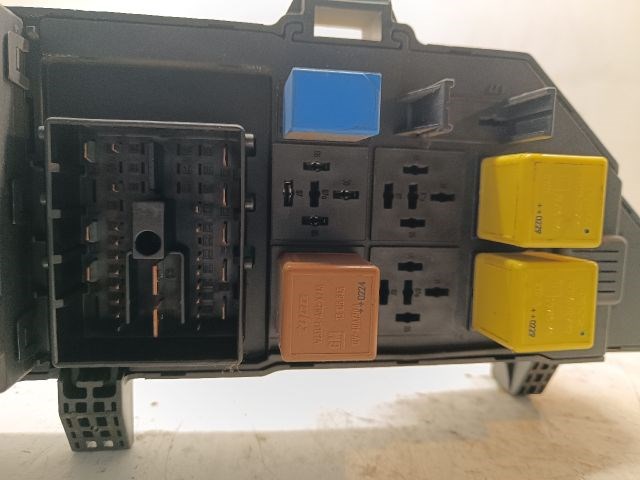 OPEL VECTRA C Biztosítéktábla Utastér 4. kép