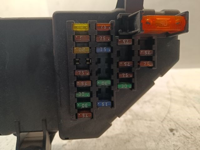 OPEL VECTRA C Biztosítéktábla Utastér 5. kép