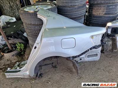 Toyota Avensis T27 sedan bal hátsó sárvédő