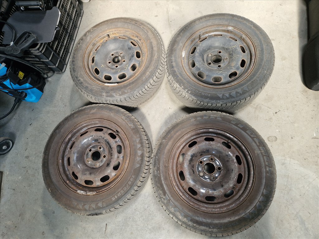  5x100 15" lemezfelni szett Tracmax téli gumikkal (19192, 26163) 1. kép