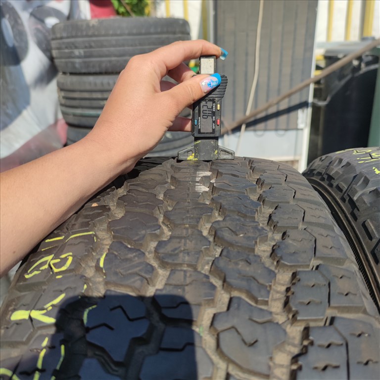  255/60 R20 Goodyear nyári gumi 125000ft a 4db/218/ 1. kép