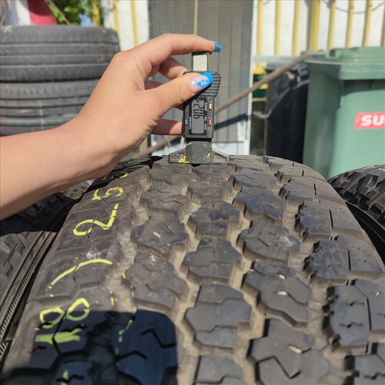  255/60 R20 Goodyear nyári gumi 125000ft a 4db/218/ 2. kép