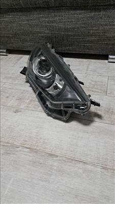 Toyota Yaris (XP210) fényszóró 