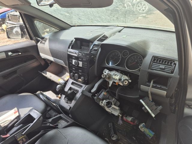 Opel Zafira B 1.8i generátor  3. kép