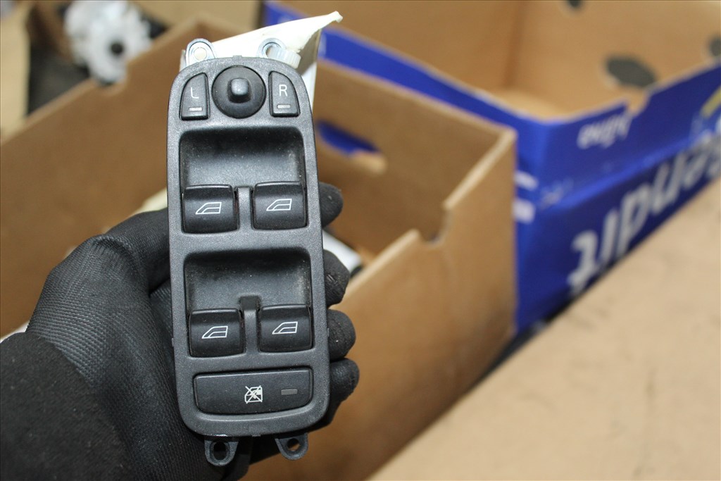 Volvo V50 2003-2007 ablakemelő kapcsoló  bal (4 gombos)  1. kép