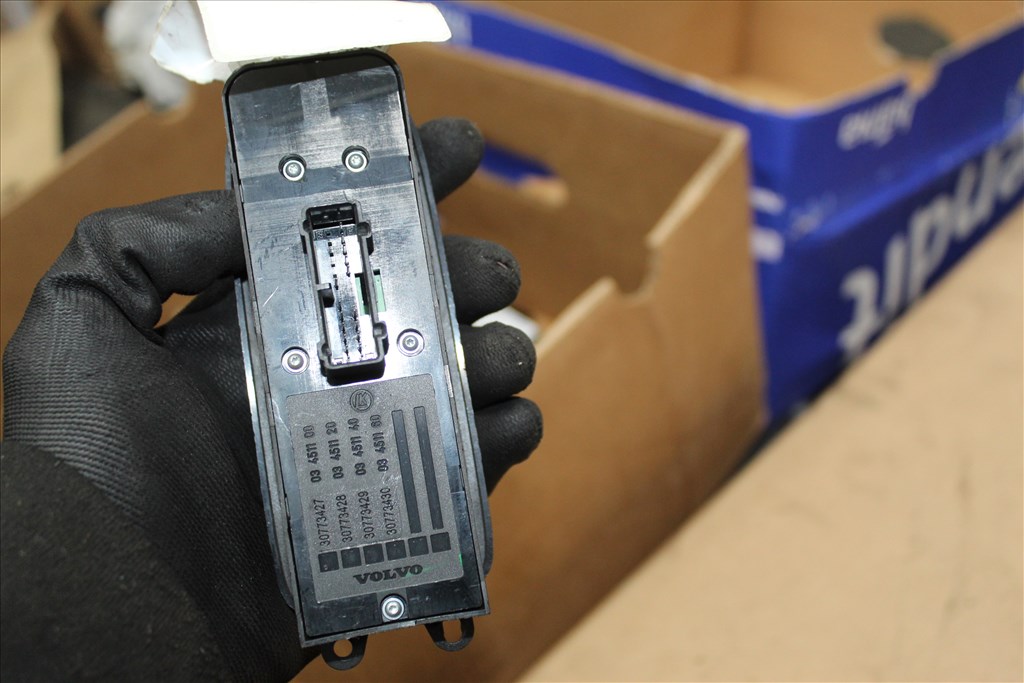 Volvo V50 2003-2007 ablakemelő kapcsoló  bal (4 gombos)  2. kép