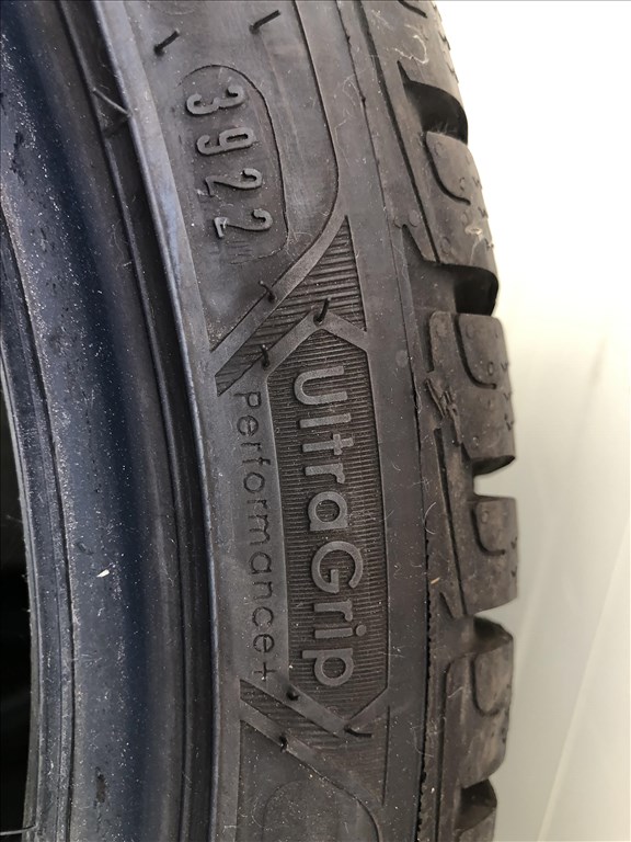  215/4018" újszerű Goodyear téli gumi gumi 4. kép