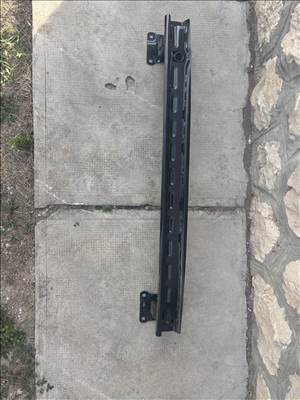 Audi Q2 hátsó lökhárító merevítő 81a807309a