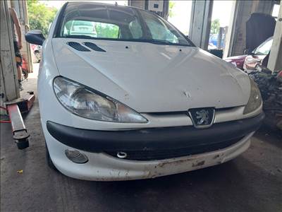 Peugeot 206 első lökhárító 