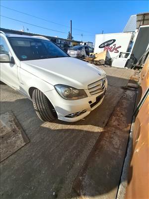 Mercedes C 220 (W204) bontott alkatrészei
