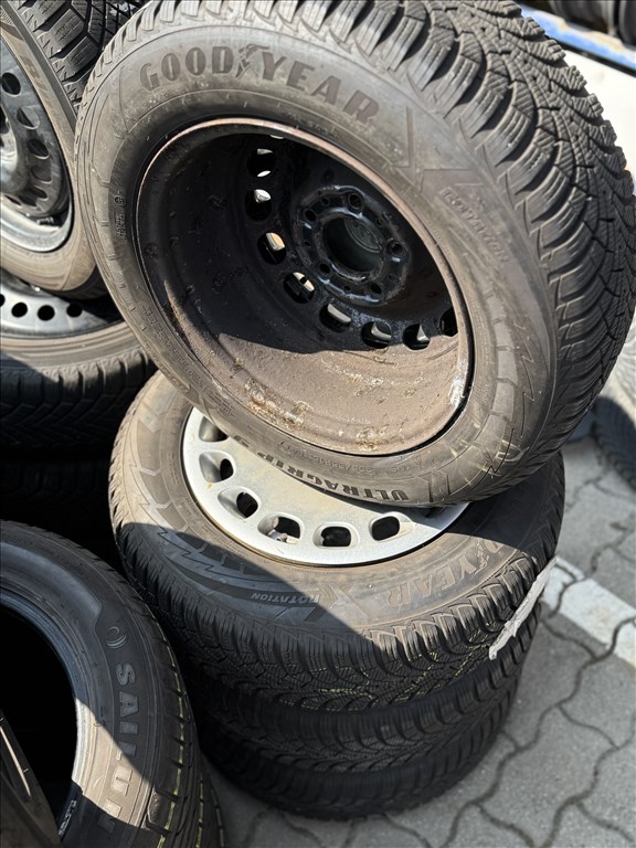 205/65 R15 Goodyear Ultra grip 9 94T l DOT2614 l 7mm l 4db 2. kép