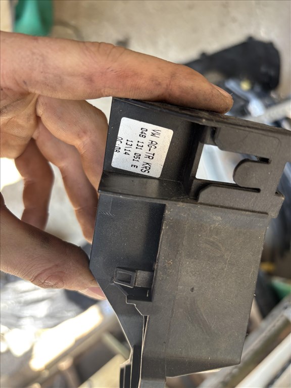 Volkswagen Polo V turbónyomás szabályozó konzol 04b131051e 1. kép