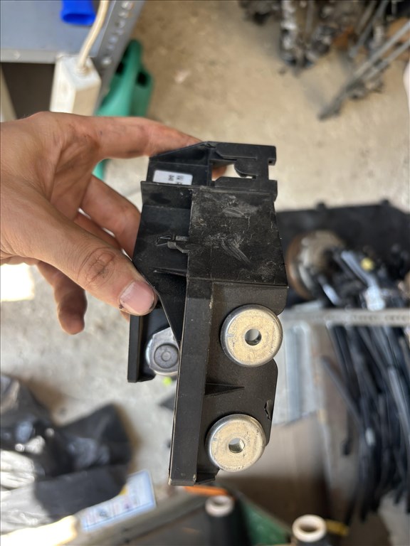 Volkswagen Polo V turbónyomás szabályozó konzol 04b131051e 2. kép