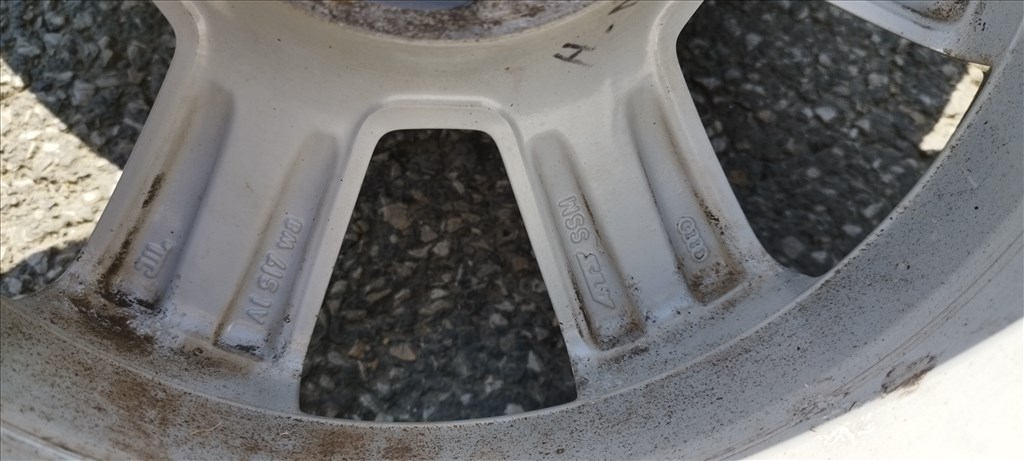 Audi 16" gyári alufelni 5×112 osztókörrel használható téli gumikkal eladó! 12. kép