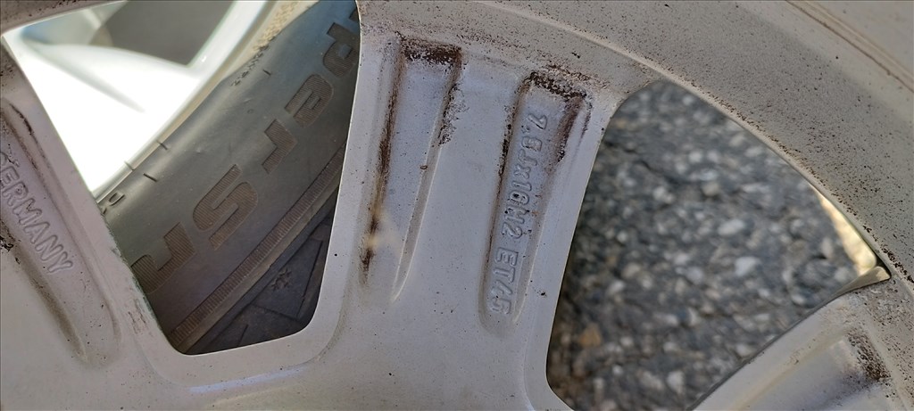 Audi 16" gyári alufelni 5×112 osztókörrel használható téli gumikkal eladó! 13. kép