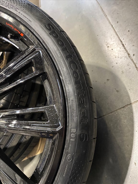  5x112 lyukosztású 23" új (gyári felni) alufelni, rajta 285/35 újszerű Continental nyári gumi gumi  2. kép