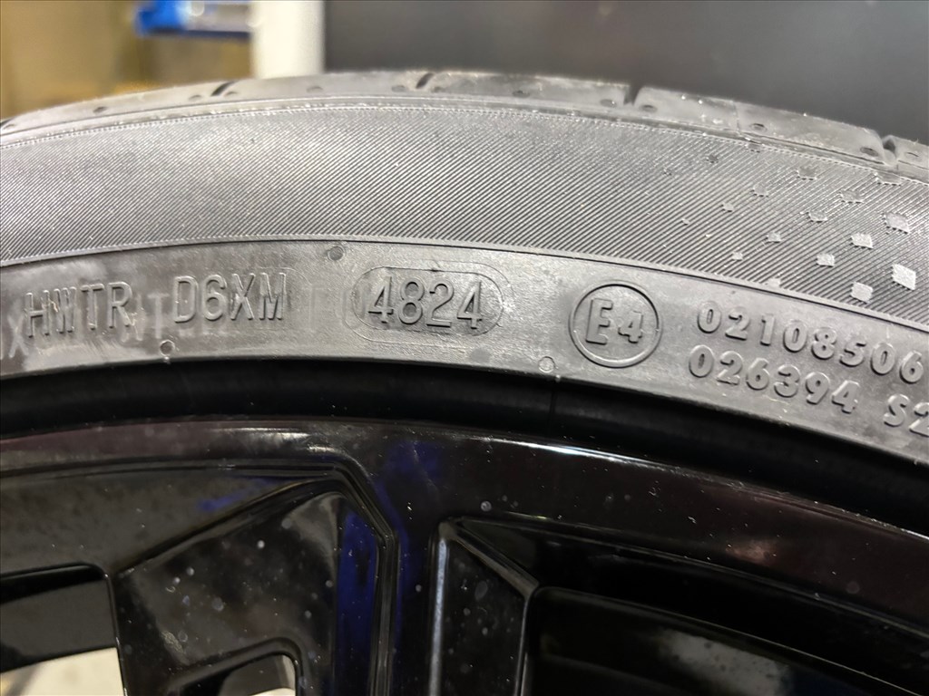  5x112 lyukosztású 23" új (gyári felni) alufelni, rajta 285/35 újszerű Continental nyári gumi gumi  9. kép