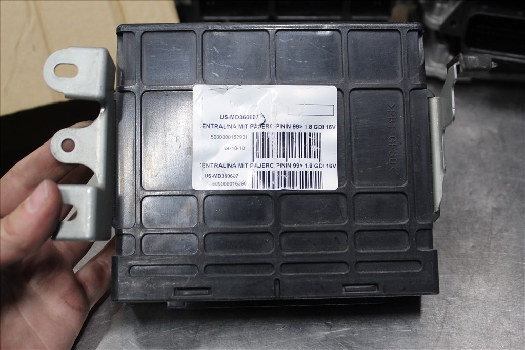 Mitsubishi Pajero Pinin 1.8GDI 1999 motorvezérlő mr420880 1. kép