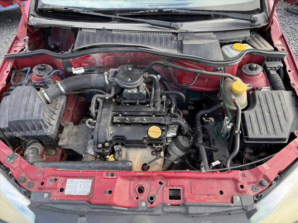 Opel Corsa C bontott alkatrészei vagy egyben bontásra eladó 6. kép